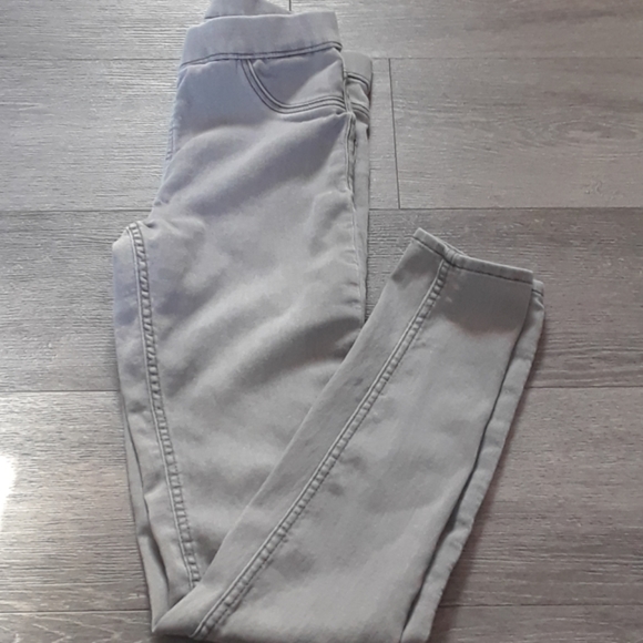H&M Pants - 3/25$ H&M gray jegging